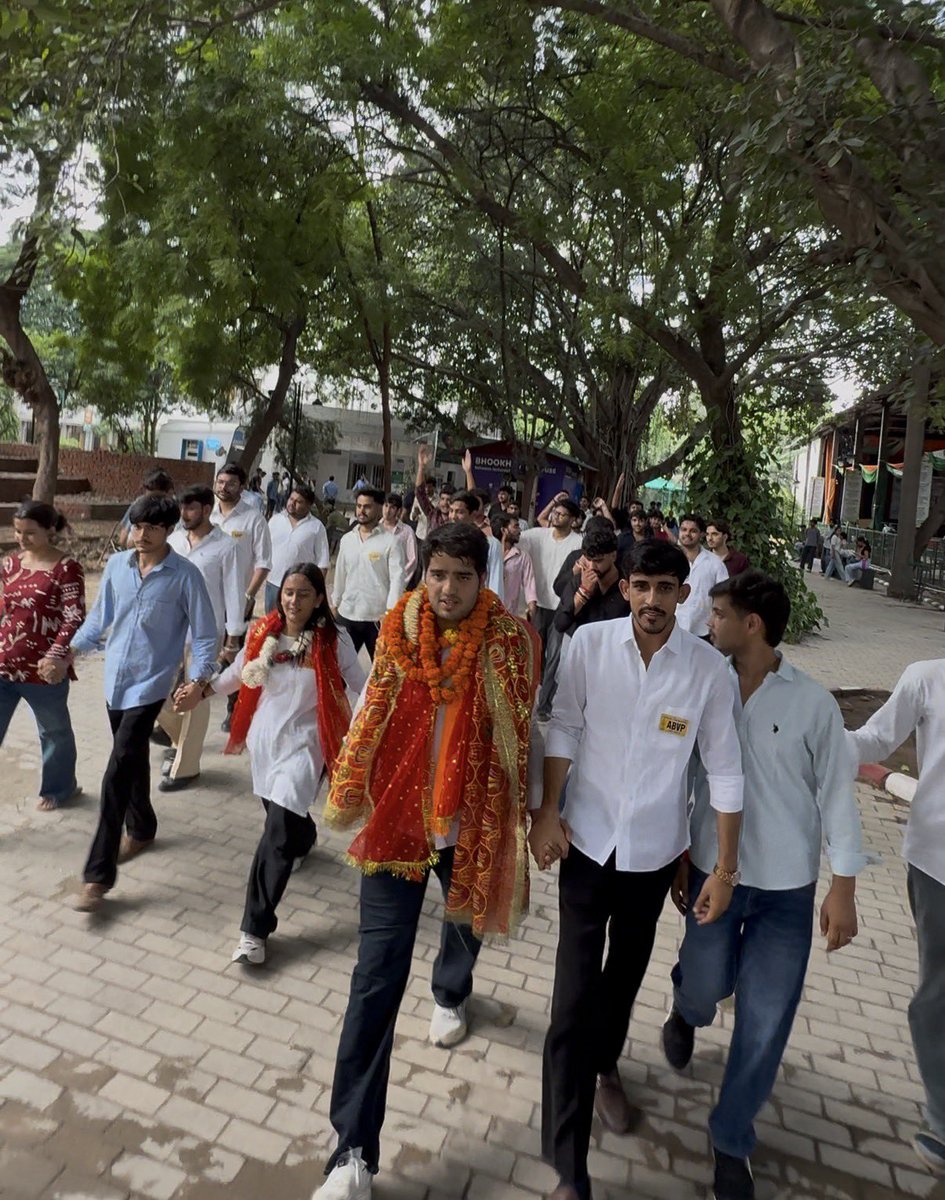 YashDabas_'s tweet photo. 📍Shaheed Bhagat Singh College |Pre-campaigning |Day-4

#abvp #dusu #delhiuniversity #fyp #yash4dusu https://t.co/lE3nAkf5PZ