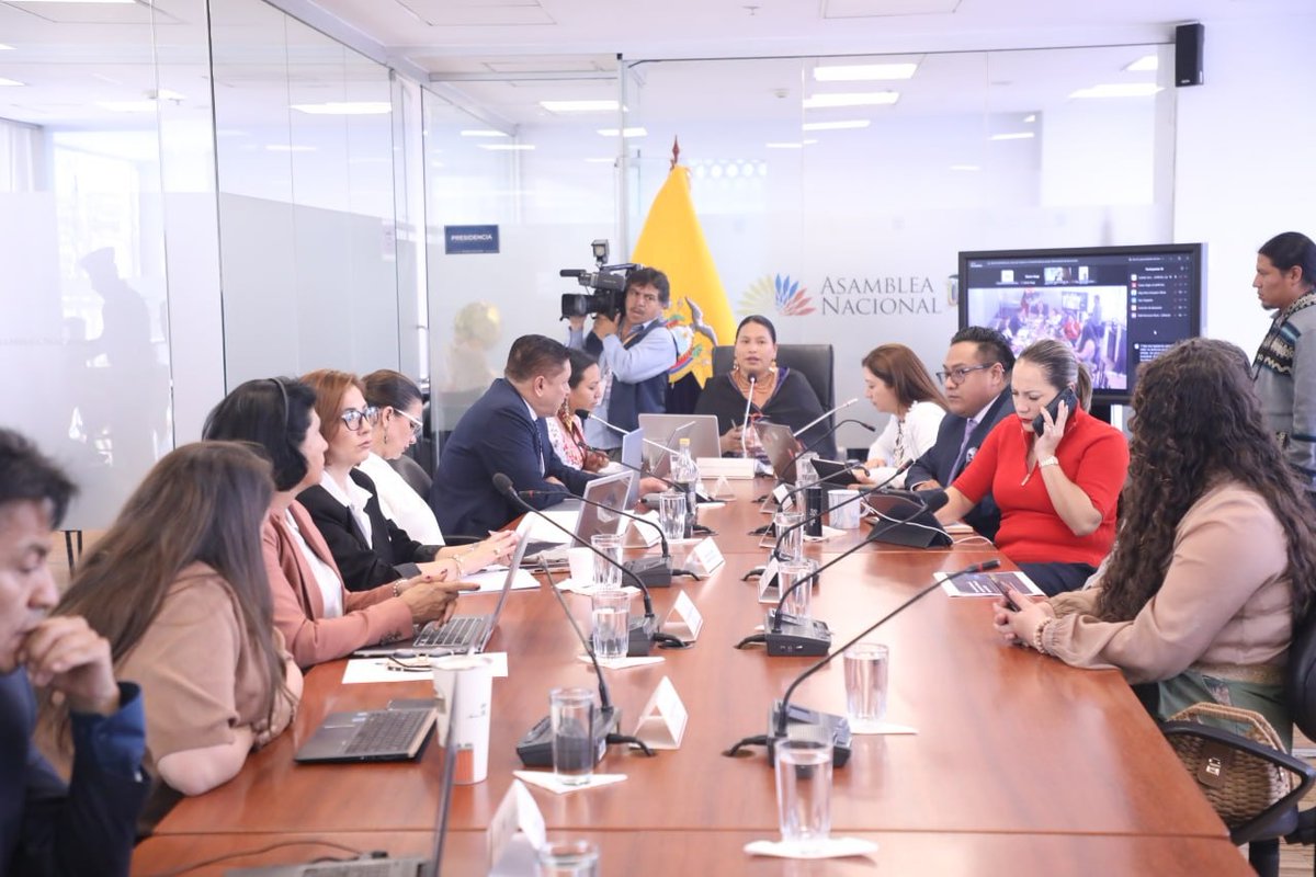 AsambleaEcuador's tweet photo. #Boletín | Universidad de Machala, pueblos indígenas y concejal de Ambato aportan a reforma de la LOES. #ReformaLOES
🔗https://t.co/99sNFxvWdH https://t.co/OuMWiGTjoP
