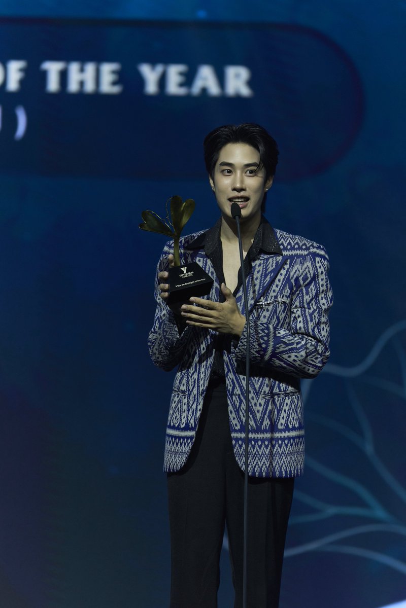 DomundiTV's tweet photo. จบลงไปแล้วสำหรับงานประกาศรางวัล Y Entertain Awards 2026 ✨

ขอขอบคุณทุกรางวัลจากงานประกาศรางวัล Y Entertain Awards 2026 🏆

รางวัล BESR SERIES OST. OF THE YEAR เพลงประกอบซีรีส์ยอดเยี่ยมแห่งปี
🏆 เพลง ใจจงมั่น OST. ซีรีส์ เขมจิราต้องรอด Khemjira The Series 

รางวัล Y STAR ON SPOTLIGHT OF THE YEAR ดาวเปล่งประกายแห่งปี
🏆 เติ้ล - เฟิร์สวัน 

รางวัล LEADING BOYS’ LOVE STAR OF THE YEAR นักแสดงนํา BOYS’ LOVE แห่งปี
🏆 เก่ง หฤษฎ์ 

รางวัล BEST BL SERIES OF THE YEAR ซีรีส์ BOYS’ LOVE แห่งปี
🏆 ซีรีส์ เขมจิราต้องรอด Khemjira The Series 

และขอขอบคุณงานประกาศรางวัล “Y Entertain Awards 2026” ที่ให้เกียรติ “เก่ง” “น้ำปิง” “เติ้ล” “ภูผา” “ฟิว” “เจ็มส์” “นัน” “รีออน” “เท็ดดี้” “นิค” และ “เจที” ได้มาร่วมเป็นส่วนหนึ่งในงานวันนี้นะคะ 🥰

ขอขอบคุณแฟน ๆ ทุกคนที่มาเจอกัน รวมถึงแฟน ๆ ที่ส่งกำลังใจมาให้หนุ่ม ๆ ดูมันดิด้วยนะคะ 🫶🏻✨

#YentertainAwards2026xDMD