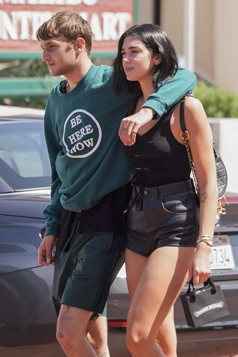 TollyNexa's tweet photo. Dua Lipa before Callum Turner entered her life 🥵👀 https://t.co/VuvV3cLOAs