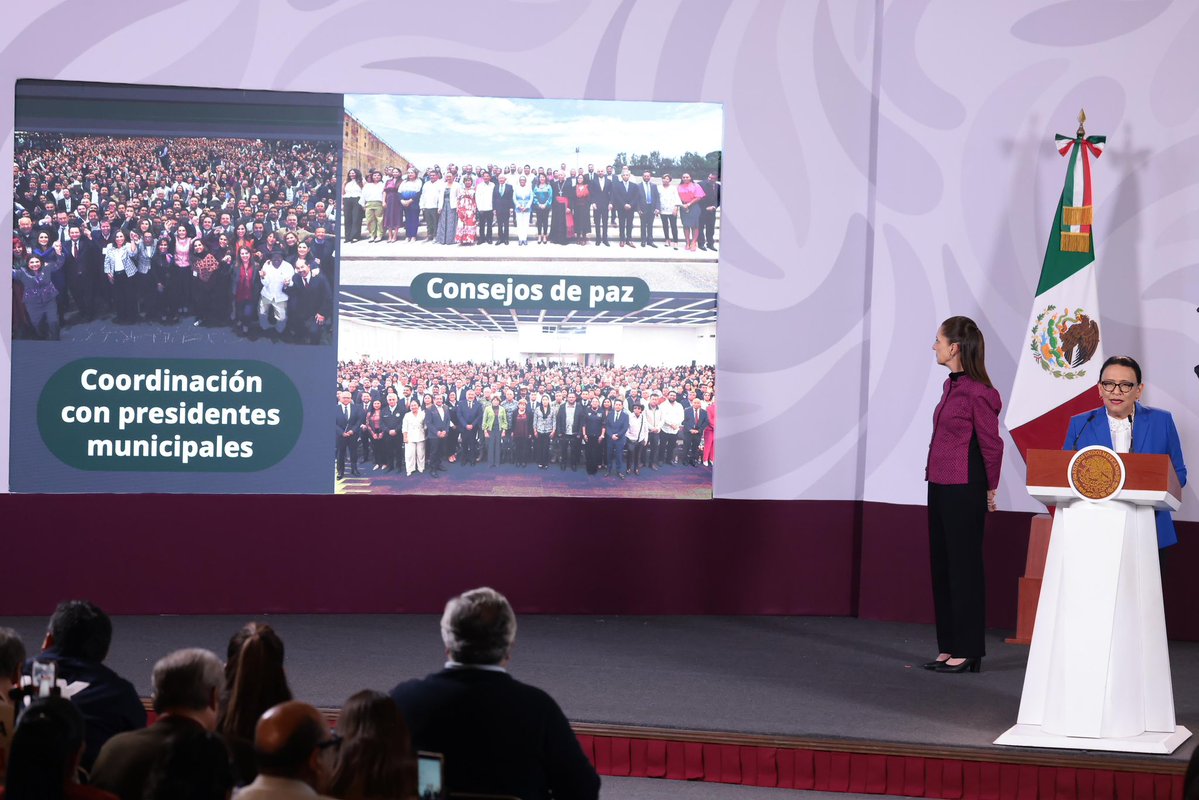 rosaicela_'s tweet photo. En #México está garantizado el ejercicio pleno de todas las libertades. Atendemos la protesta social en coordinación con los tres órdenes de gobierno, para alcanzar la resolución pacífica de conflictos; hay cero censura y cero represión. También mantenemos una relación respetuosa con distintos poderes, actores políticos y sociales, así como con organismos internacionales y trabajamos para evitar cualquier forma de discriminación; estamos en contra del clasismo, el racismo, el machismo, la homofobia y la misoginia. 🇲🇽
#2InformeDeGobierno #HonestidadYResultados @Claudiashein #CésarYáñez @arturomedinap @RocioBarcenaM