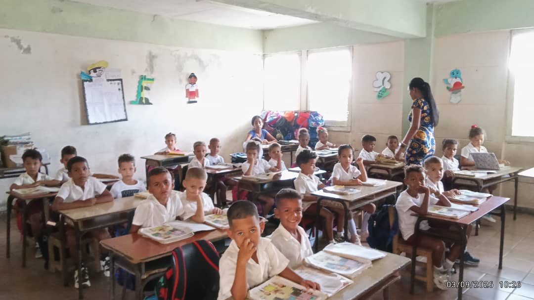 EnoidaCastillo's tweet photo. La alegría de los niños y niñas por estar en su escuela  en el nuevo curso escolar 2026-2027. Inquietud por un nuevo aprendizaje. El aula nos deja para la vida amigos que nos marcan para siempre. Y el amor de la maestra que siempre está ahí bajo cualquier circunstancia. https://t.co/SDjp37O5Pi