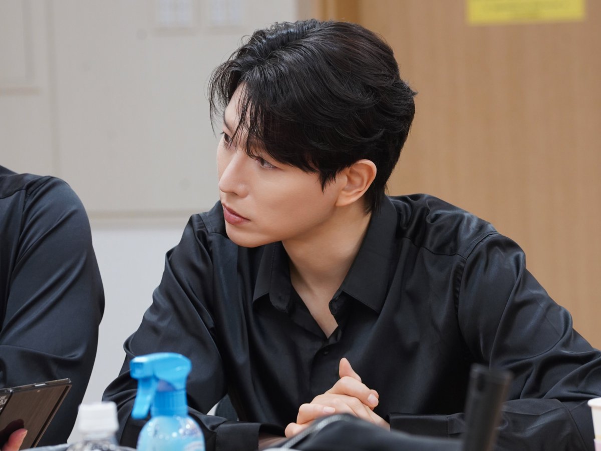 vhfpvjfp's tweet photo. 와 진짜 포스트 방금 봤는데
겁나 잘생김
조오오온잘
나 김뽀레 잘생겨서 죠아해 https://t.co/PilrssgpJW