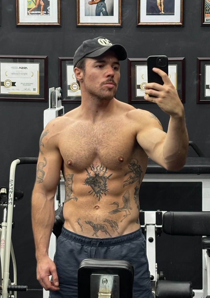 rickafterdark's tweet photo. 🏋️ https://t.co/5fUYL5jx4w