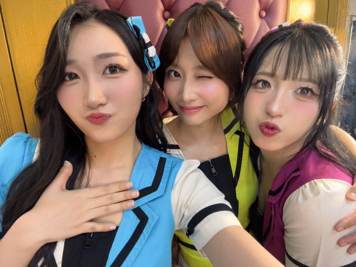 Levi_JKT48's tweet photo. TERIMA KASII UNTUK RAMUNE HARI INII~ jangan lupa #LevReport nya yaaa.. seneng banget bisa bawain cross (new unit song yay :D) n nice to meet youu lagiii :3
i’ll do better next showw!! terima kasii mohon dukungannya buat aku dan team passion 🫂🫂🫰🏻🫰🏻 https://t.co/1a9ekmIK2U