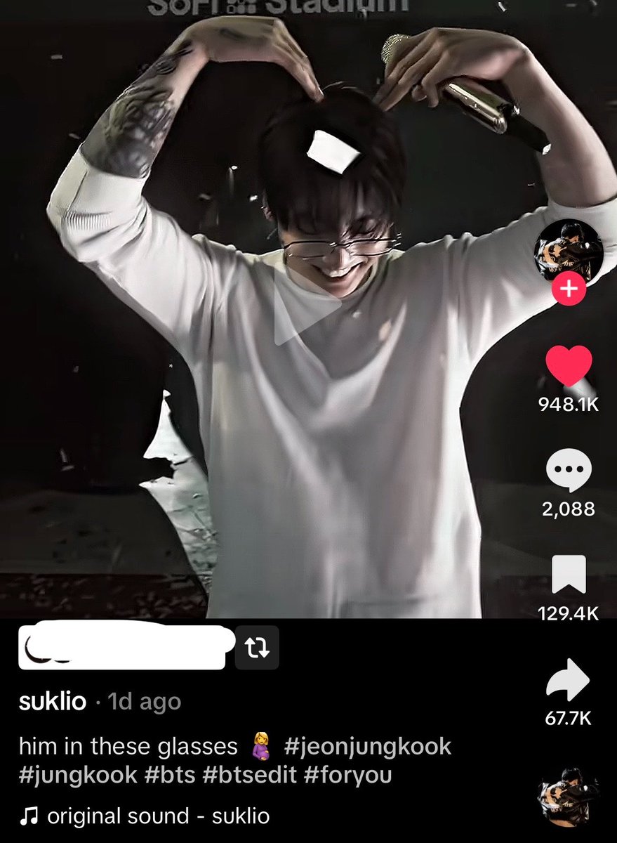 HANA__987's tweet photo. This one JUNGKOOK clip being used in such beautiful edits going viral on every social media platform, Twitter, Instagram and TikTok 

Look at the number of likes in each platform! 😭 https://t.co/7cArJ583id