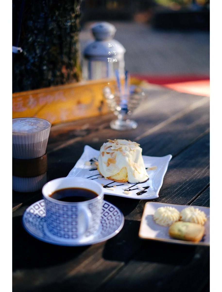 HopeNewmangs's tweet photo. @Amigos, nada mejor que una tarde de café con repostería y música suave para relajarse después de la semana. ， https://t.co/I5lFqcPrTu