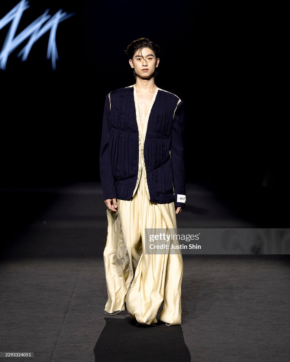 ForThomaskongTH's tweet photo. 📸 Getty images Update 
Credit : Justin Shin 

ꔛ https://t.co/PXImxIZpRe
ꔛ https://t.co/wmNlZJolsh

THOMASKONG IN SFWSS27 
#MMAMSS27RUNWAYxTMK 
#MMAM 
#SeoulFashionWeek2027ss 
#tthomastc #kongjiro https://t.co/xtUmRYehgS