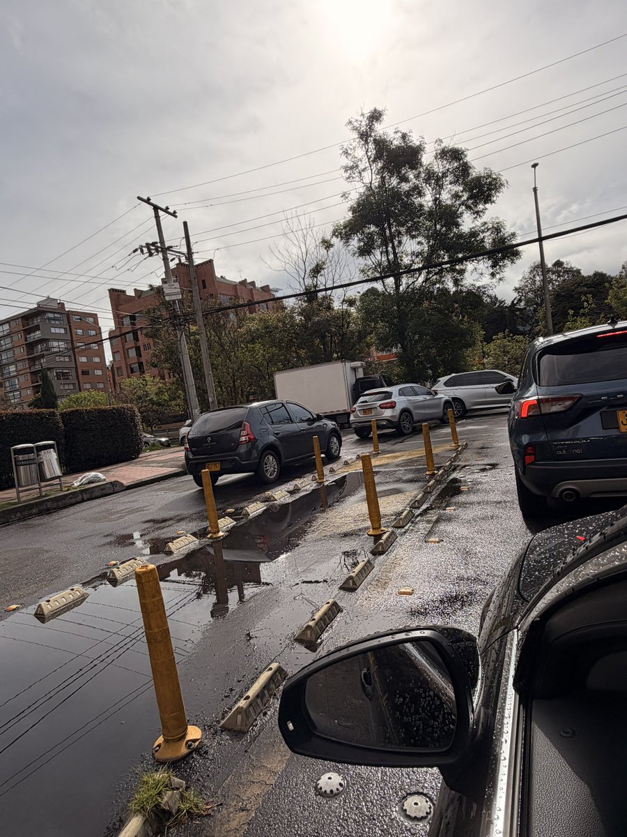mpgon90's tweet photo. @SectorMovilidad #salvajesenlavia
Ahí están los comprobantes para los respectivos comparendos.

Fecha: miércoles 2 de Septiembre 2026
Hora: 08:28am
Dirección: calle 127D - 19
Placas: GMS376 y NDZ757

@Bogota @CarlosFGalan @PoliciaBogota https://t.co/ReFTypNmxh
