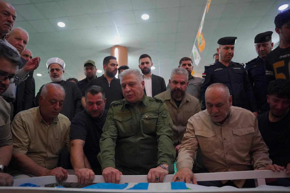 Ersatsalihi's tweet photo. Şehidimiz var!

Dün gece geç saatlerde Altınköprü’de hain bir silahlı saldırı sonucu şehit düşen Türkmen askerimiz Ali Behcet’in cenaze merasimine katıldık.

Şehidimizin acısı yüreğimizi yakarken, Altınköprü’de güvenliğin daha fazla ihmal edilmesine izin verilemez.

Bölgede görev yapan Irak Ordusu birliklerinin derhal takviye edilmesini, güvenliğin tamamen Ordu tarafından üstlenilmesini, Altınköprü’nün giriş ve çıkışlarının kontrol altına alınmasını ve güvenlik boşluklarının bulunduğu bölgelere askerî birliklerin konuşlandırılmasını talep ediyoruz.

Halkımızın can güvenliği devletin güvencesi altındadır. Yetkilileri vakit kaybetmeden harekete geçmeye çağırıyor, halkımızın sabrının tükenmekte olduğunu önemle hatırlatıyoruz.

Şehidimiz Ali Behcet’e Allah’tan rahmet, ailesine ve Türkmen milletimize başsağlığı diliyorum.