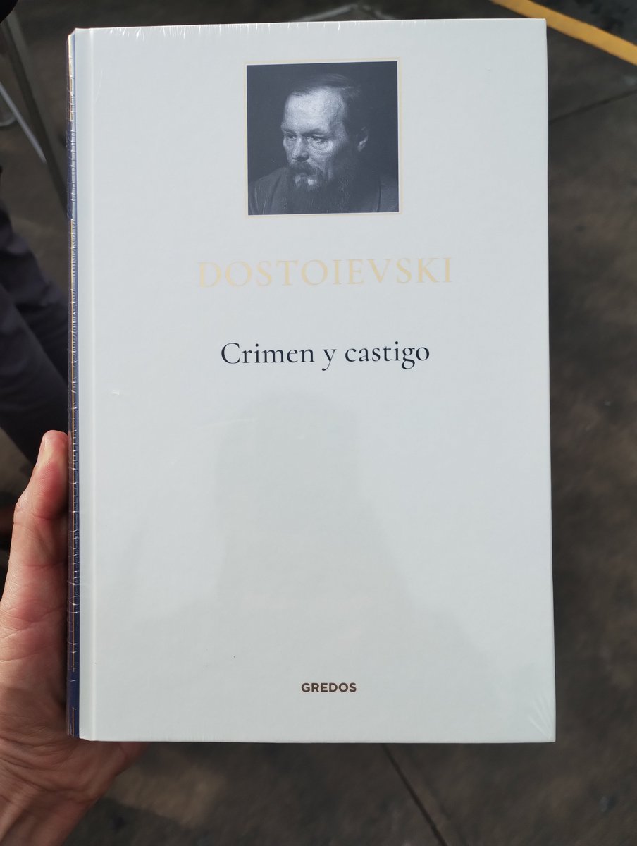 tiempaire's tweet photo. Diosito Huitzilopochtli quiso que encontrara este libro en el puesto de revistas y, como nomás quedaba uno, tuve que comprarlo. Ahora voy a cargarlo todo el día en la UNAM como recordatorio del peso de la cultura. https://t.co/YWWIHM9JYV