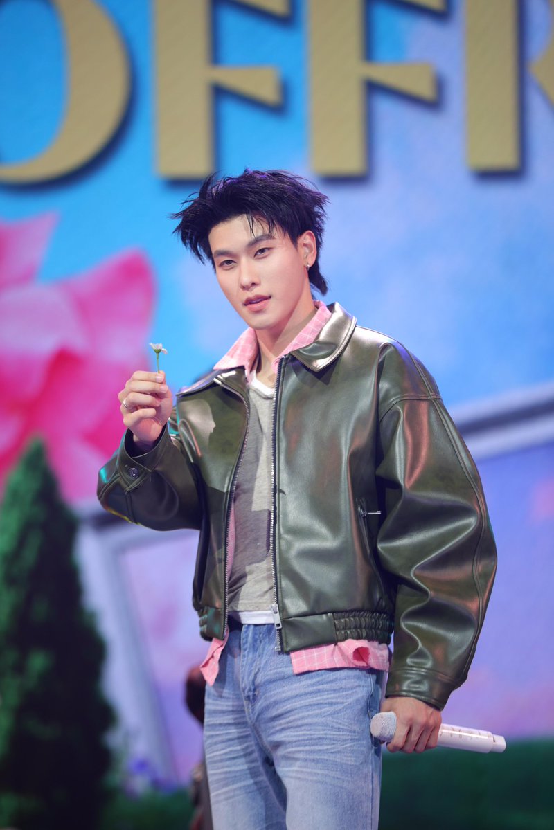 OPENLABEL_TH's tweet photo. ใครมารอแล้วบ้างค้าบบบบ 🙋

OFFROAD x TPOPSTAGE
#ออฟโรดไม่รู้ชื่อดอกไม้TPOPSTAGE https://t.co/NREb2DSddG
