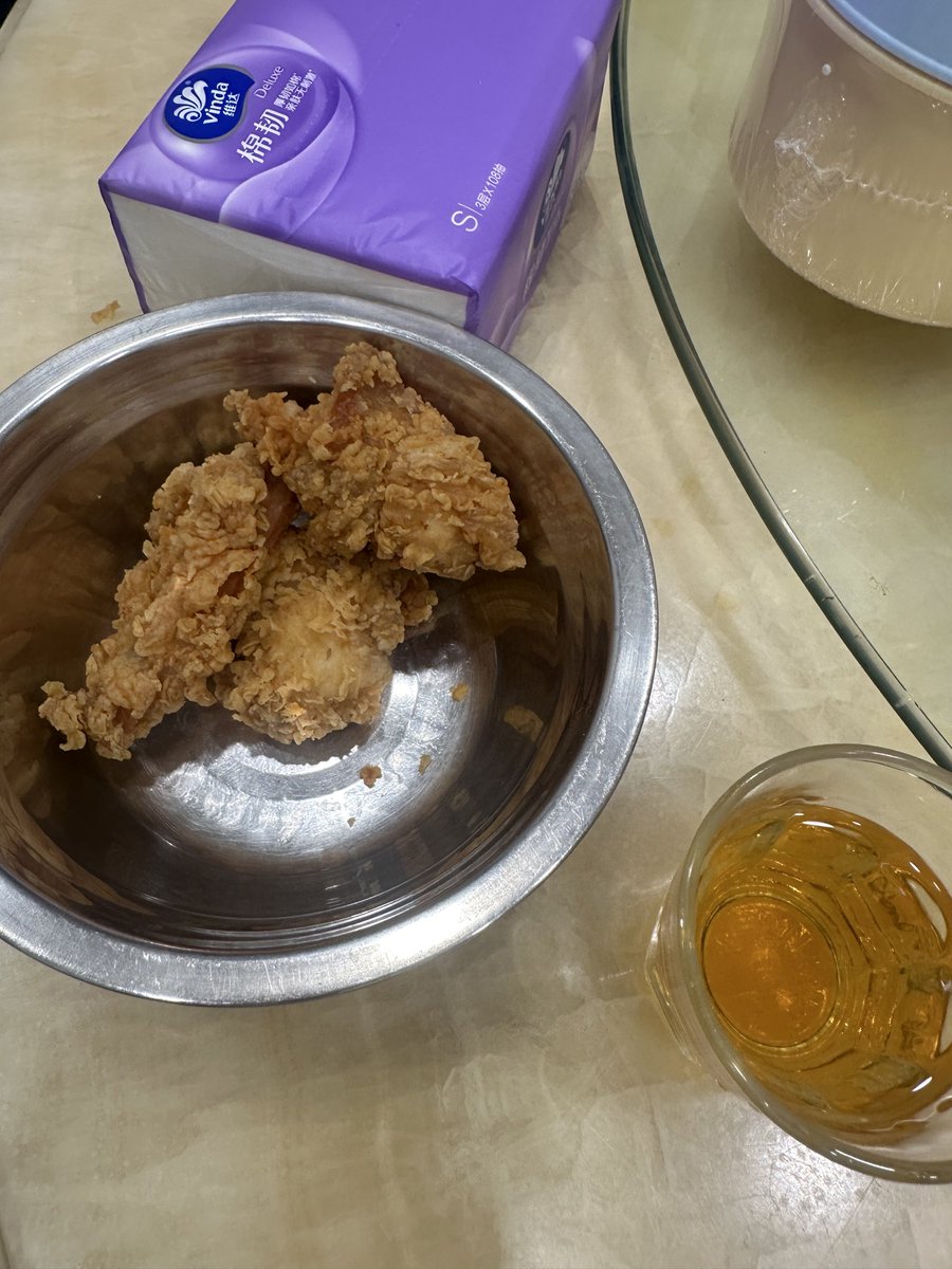FraleyMerv94697's tweet photo. 喝点酒身子都红了 https://t.co/vHaacrJRNo