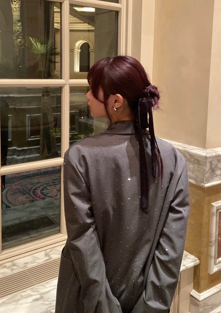 s__mayu0812's tweet photo. 去年バズってたｺﾚ⬇️

Olu.のラインストーンジャケット、
キラキラが散りばめられてて本当にかわいい。。
お呼ばれの日にも間違いないし、バズったのも納得すぎる https://t.co/KdaOKRODY3