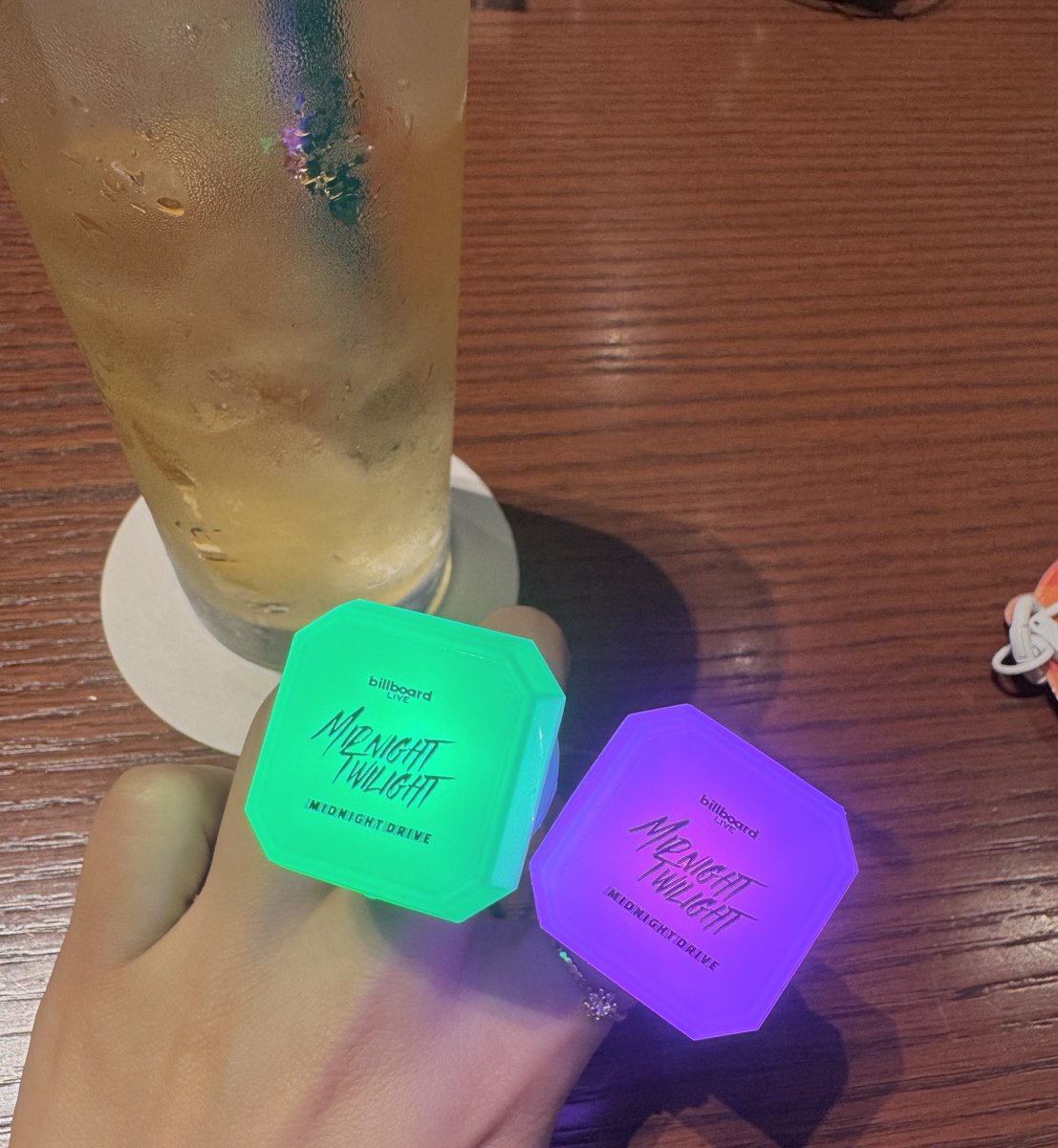 nanauyu8's tweet photo. 素敵だったな😭
婚約指輪と結婚指輪だから2個「買った」ンだ🙂‍↕️💍🤍🩵💚🩷 https://t.co/S6qC4Duze1