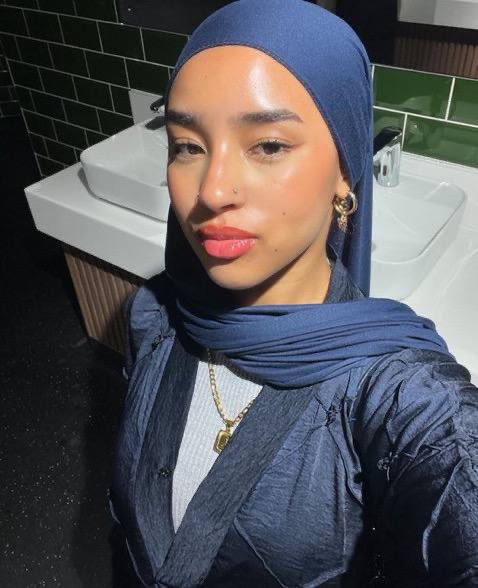 JohoNLNL's tweet photo. Doing NL tribs DM me #hoejabis #hijabi #rehana #NL #cum https://t.co/JzXvhh9roY