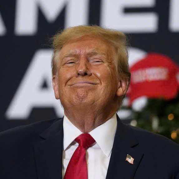 CanadaPR_vn's tweet photo. Ông Trump tự xếp mình là Tổng thống Mỹ 🇺🇸 vĩ đại nhất! https://t.co/uIGppj8ebI
