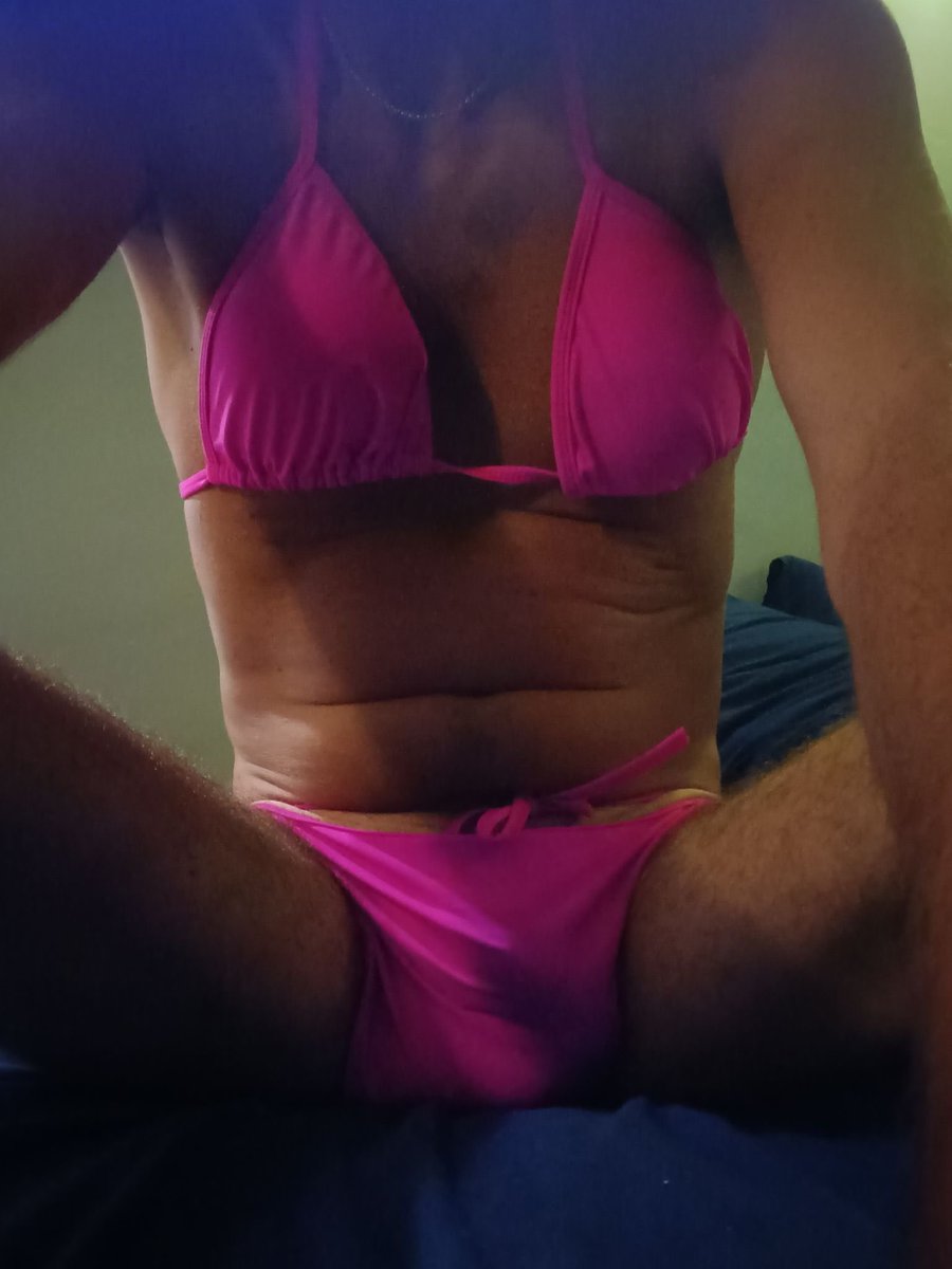 Laraxkob's tweet photo. Meine 35 jährige Jungfrau , 
Ist seiner  jungen arroganten 19 jährigen  Prinzessin und meiner Stimme komplett verfallen und folgt jedem Befehl.😂😂

Soll der kleine Bastard sich einnässen? 🤣🤣 

#findom #opfer #goddess https://t.co/FQx5FuYmRn