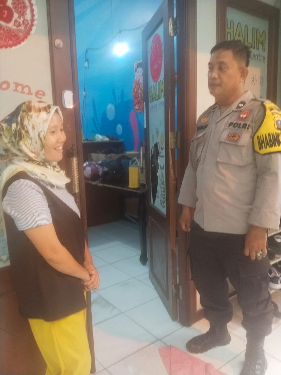 humaspolsekArea's tweet photo. Medan-Antisipasi Gangguan Kamtibmas,Bhabinkamtibmas Polsek Medan Area Aiptu RD. Manulang Sambang DDS & Binluh Kel Denai Medan Denai 3-9-26
#PolsekMedanArea
#Sambangddswarga
#Integritasdanhumanisdalammelayanimasyarakat
#PolriUntukMasyarakatCallcenter110
#collabs
Akpol2013Medanaman https://t.co/Vd5olYDoAC