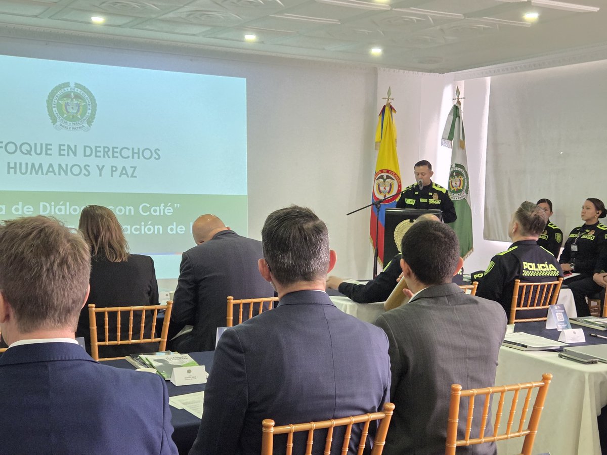 PoliciaUNIPEP's tweet photo. En Bogotá iniciamos nuestra rendición de cuentas con la estrategia 'Mesa de Diálogo con Café' ☕️.

Un espacio para compartir el trabajo de la #UNIPEP durante 2025 y el balance de nuestras acciones.

#DiosYPatria https://t.co/SNufNNvsQe