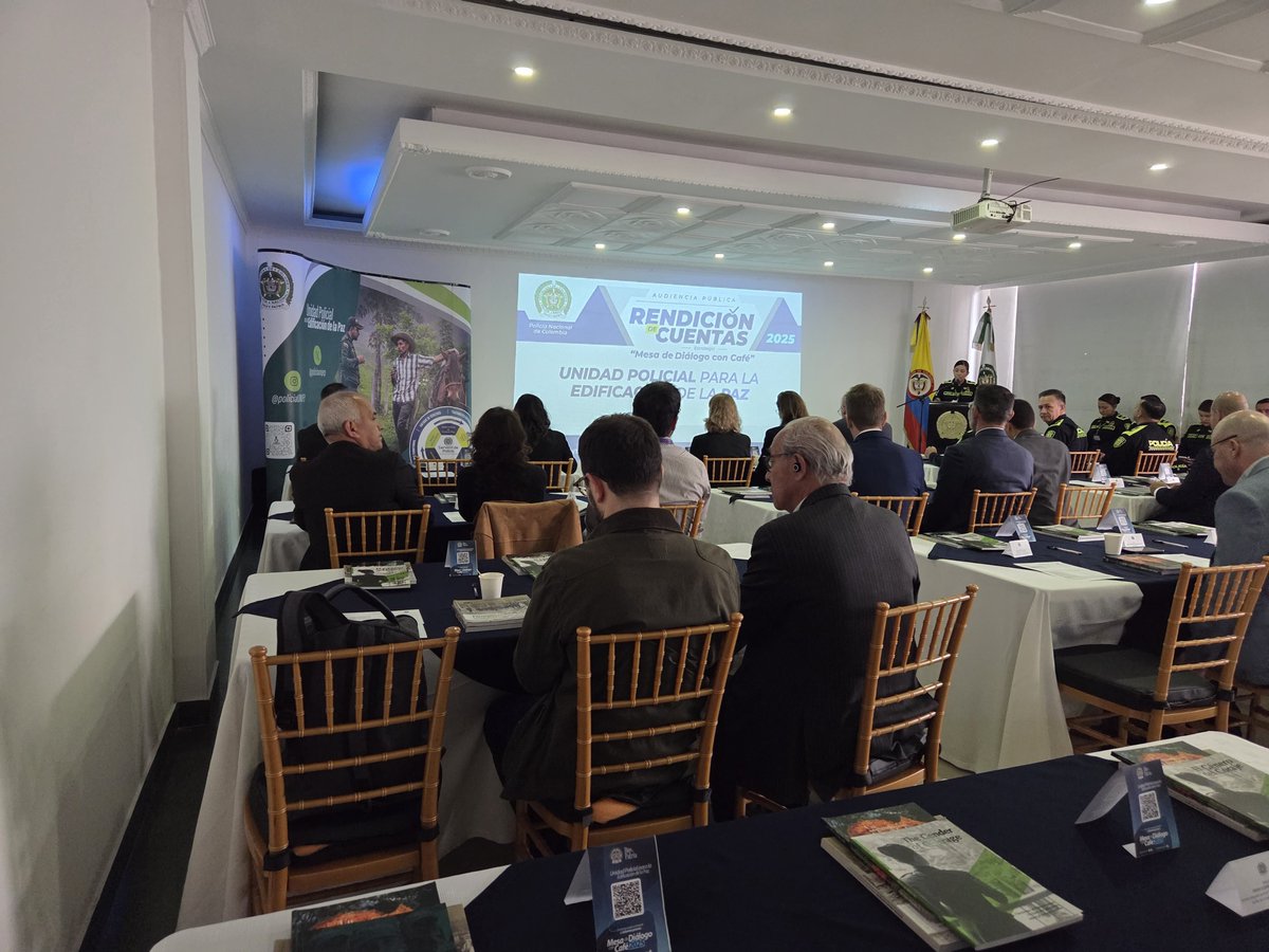 PoliciaUNIPEP's tweet photo. En Bogotá iniciamos nuestra rendición de cuentas con la estrategia 'Mesa de Diálogo con Café' ☕️.

Un espacio para compartir el trabajo de la #UNIPEP durante 2025 y el balance de nuestras acciones.

#DiosYPatria https://t.co/SNufNNvsQe