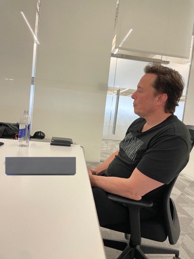 HonestTakesX's tweet photo. You’re sitting next to Elon Musk, what’s the first thing you’d ask him? https://t.co/NtDnQuFIUG