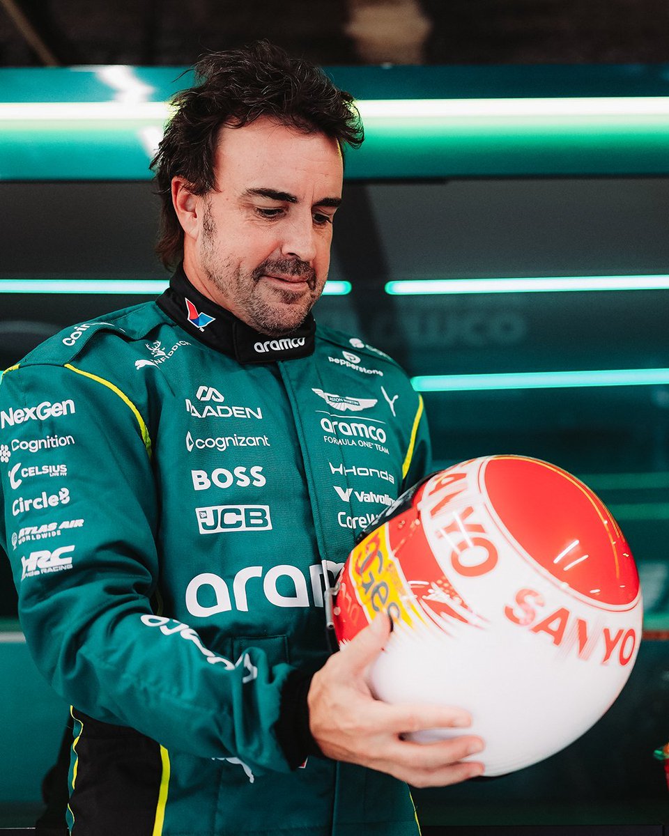 Nanosecso's tweet photo. Patriotada gorda el casco especial de Alonso para este finde https://t.co/TXaGafzgQI