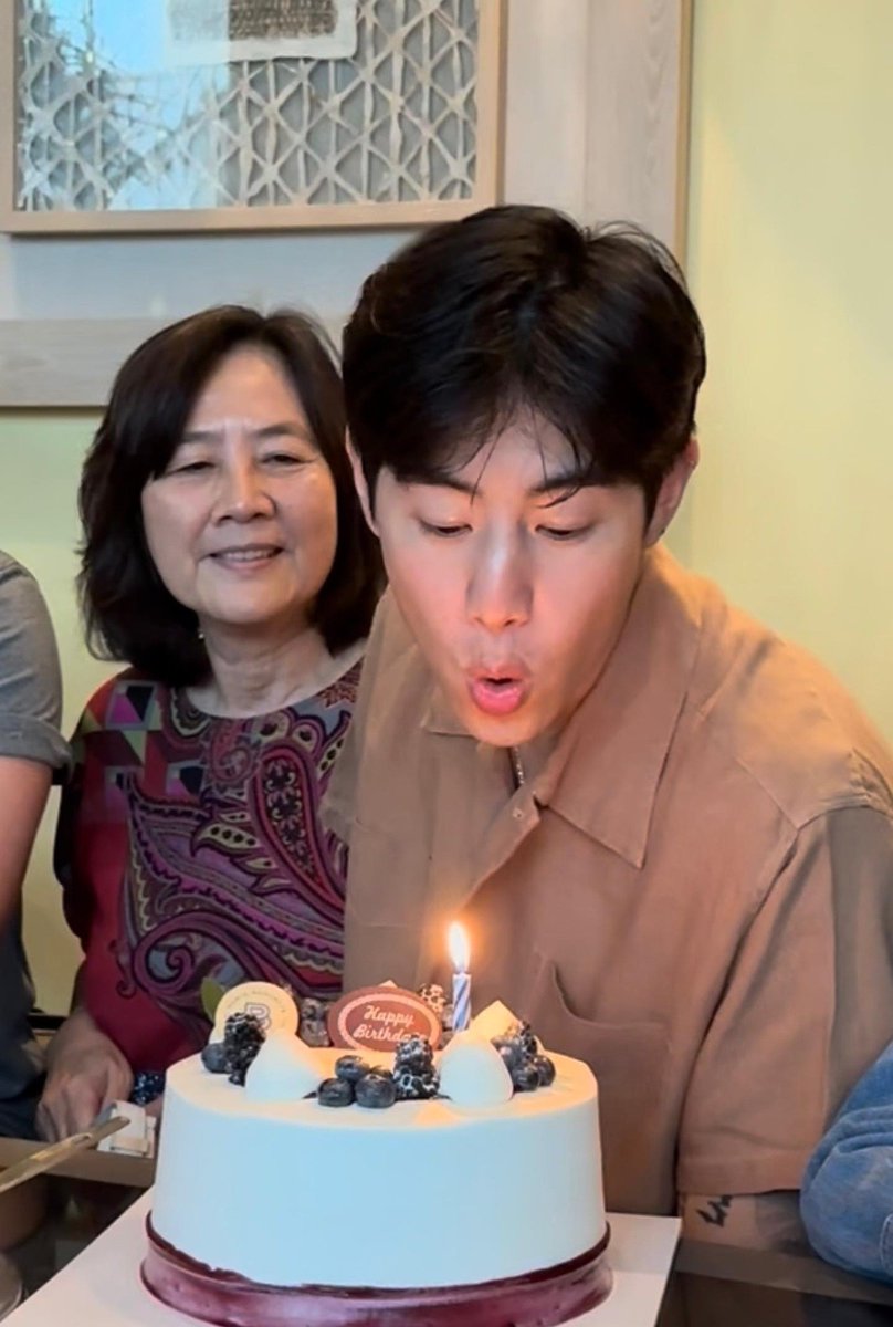 miloxmark1's tweet photo. 🎂
HAPPY BIRTHDAY MARK TUAN
#33YearsOfSunsetsWithMarkTuan
#MarkTuan @marktuan https://t.co/JOEZnRBUj7