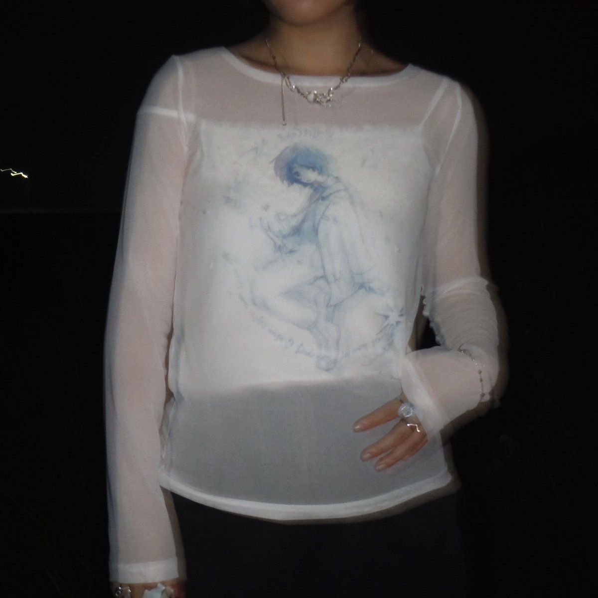 0yuukousen0's tweet photo. ⟡.꙳ #藝祭アトマ 出展⟡.꙳
「swing」のグッズ、シアートップスを販売します
描き下ろしイラストを使用し、ビーズやボタンなどをひとつひとつ縫い付けてきらきらにしています

販売店名：「zineやさん」
場所：9/4⇒ロ015、9/5⇒ホ217
時間：両日9:00~17:00 https://t.co/PBsr3EJpV3
