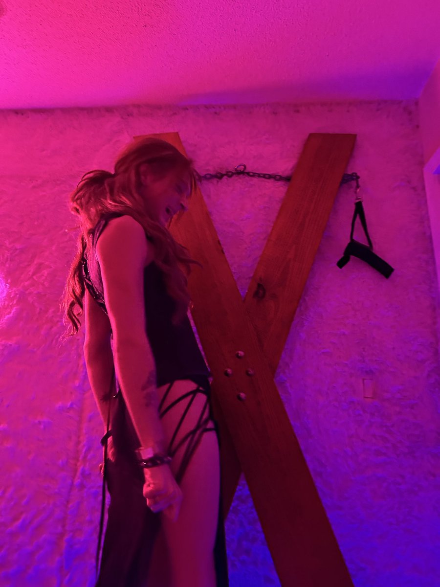 mistressredV's tweet photo. Who wants to be owned by a professional dominatrix that works in dungeons?
#domme 
Dominatrix•BDSM•Kink•Transgender https://t.co/wqZMNed75z