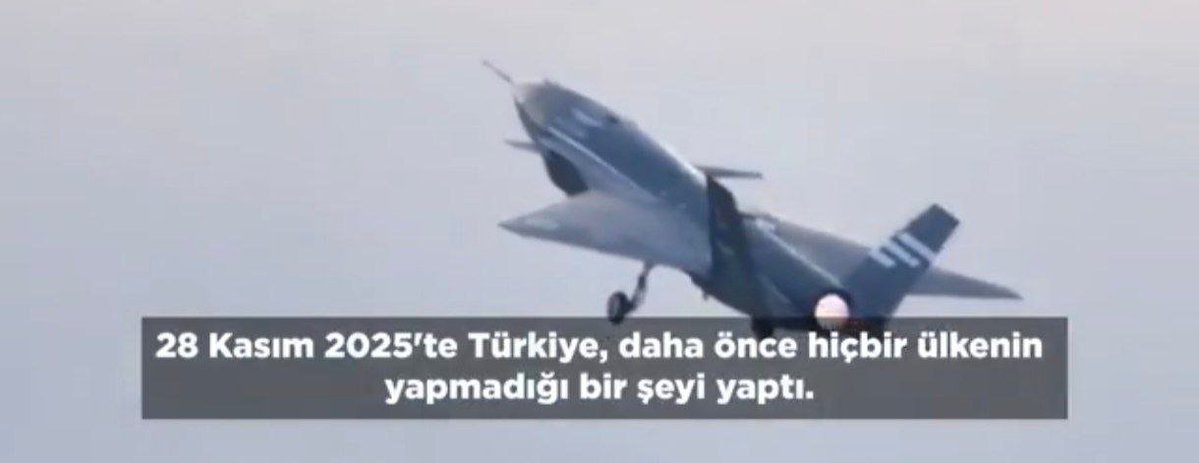 isakalay's tweet photo. History Nerd:

▪️KIZILELMA neredeyse görünmez bir uçak. Düşman radarında bir kuş gibi minicik görünüyor.

▪️Süper akıllı bir beyni var. Dünyanın en iyilerinden biri olan MURAD adlı Türk radarına sahip. 

▪️Isı algılayan ve aynı anda her yöne bakabilen kameraları var. GÖKDOĞAN gibi çok sayıda füze taşıyor. 

▪️Diğer KIZILELMA'larla uçarken onlarla iletişim kuruyor. Biri düşmanı görürse hepsi anında haberdar oluyor.

▪️Uçağın fiyatı 30-40 milyon dolar civarında. Bir Amerikan F-35'i 100 milyonun üzerinde. Yani Türkiye, bir F-35 fiyatına üç KIZILELMA'ya sahip olabilir.

▪️İnsansız bir jetin gerçek bir uzun menzilli füzeyle başka bir uçağı düşürmesi tüm dünyayı şok etti. 

▪️Amerika, Çin ve Rusya gibi büyük ülkeler bile bunu henüz yapmamıştı. Tüm bunlar video oyunu değil, gerçek hayat.