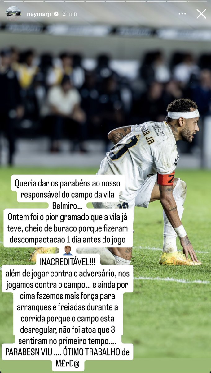 futebol_info's tweet photo. 🚨 AGORA! Neymar DETONA gramado da Vila Belmiro nas redes sociais: "Trabalho de merd*".

"Queria dar os parabéns ao responsável pelo campo da Vila Belmiro...

Ontem foi o pior gramado que a Vila já teve, cheio de buracos.

INACREDITÁVEL!

Além de jogar contra o adversário, nós jogamos contra o campo. Não foi à toa que 3 sentiram no 1º tempo.

PARABÉNS, VIU? ÓTIMO TRABALHO DE M£RD@!"