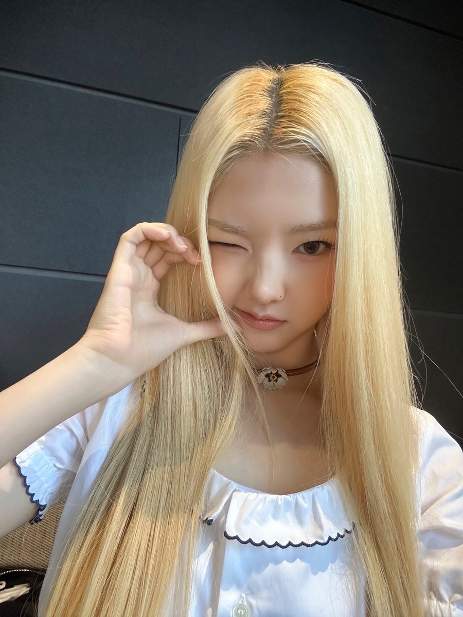 tuidepics's tweet photo. 260903 🎂💬 weverse update

#TUIDE #튜이드 #SEOHEE https://t.co/nL8UKNC9zT