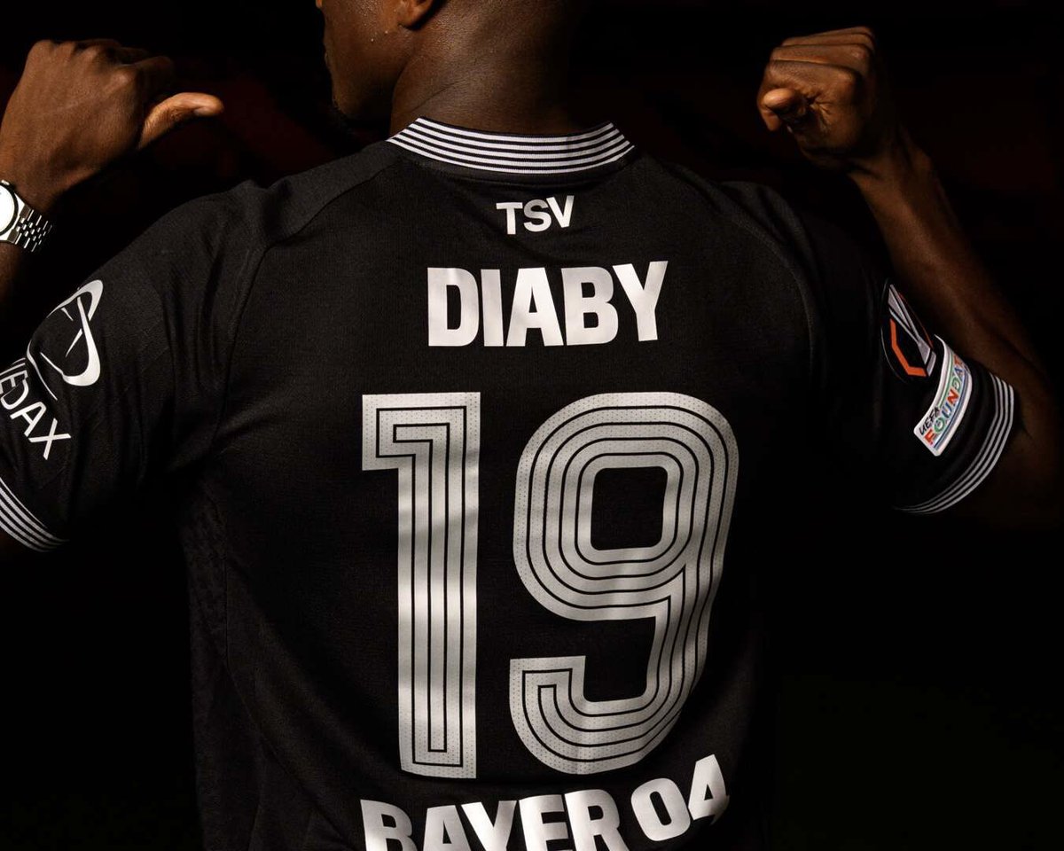 MoussaDiaby_19's tweet photo. Back at home 🔴⚫️ See you soon at BayArena #M19🌪️ https://t.co/LvglSOogGa