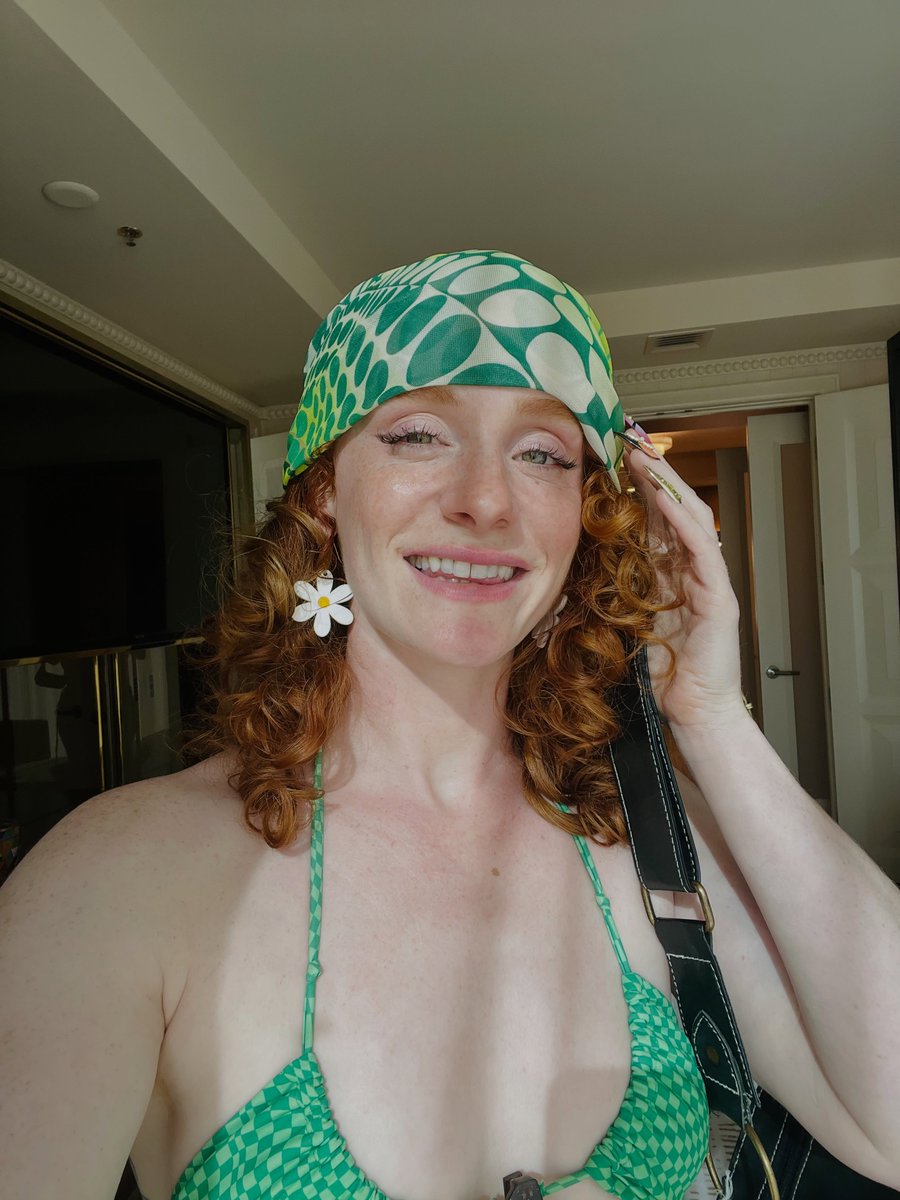 AmyGingerHart's tweet photo. summer look hitting different today 🍃 https://t.co/vN3DoOj7f8