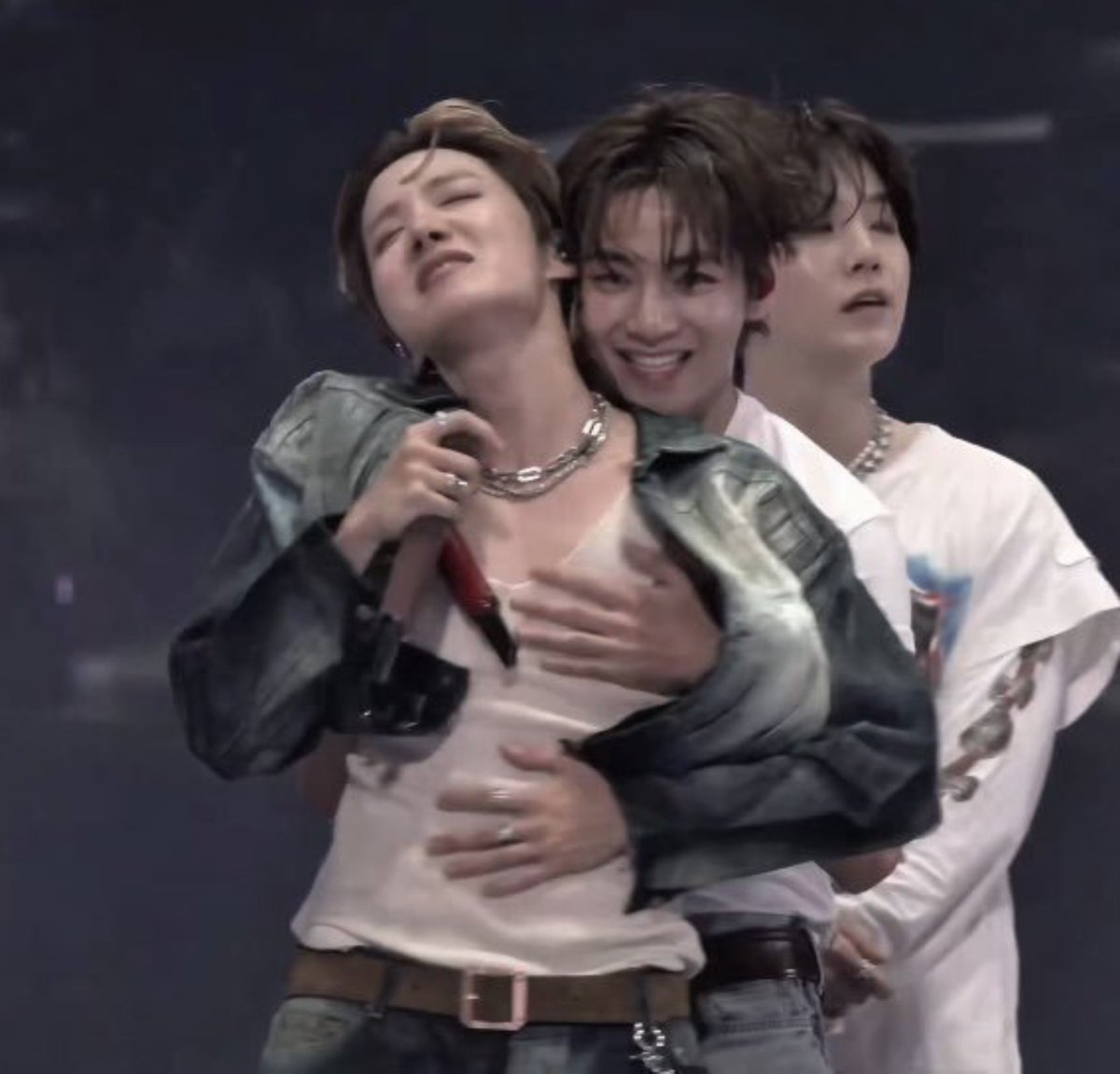 daydreamhope875's tweet photo. I'm crying they give same energy https://t.co/sMAqcB4cRh