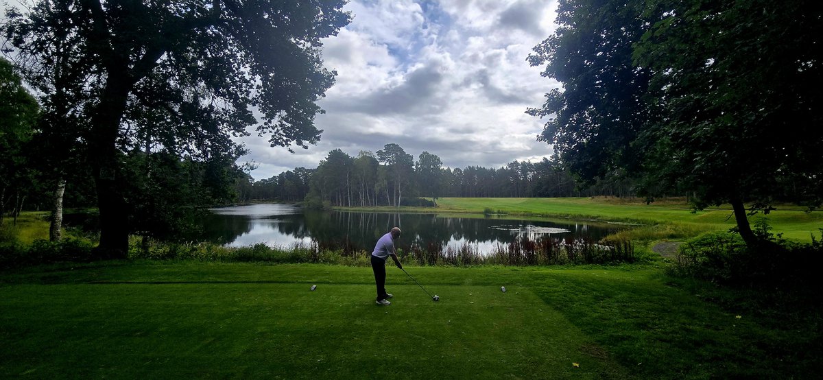 Quietbiglad's tweet photo. What a lovely course/place @BlairgowrieGC Incredibly welcoming staff, lovely bacon rolls prior to heading out. The Rosemount was in fantastic condition,greens hand cut and perfect, absolutely no excuses. Looking forward to returning, exceptional. #GolfinScotland #MartiniTee https://t.co/7cxg0sN8AX