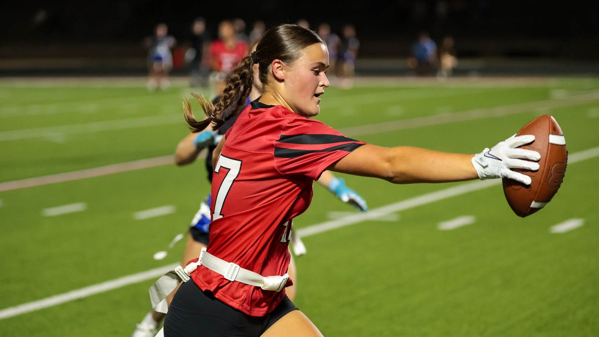 LKS_Sports's tweet photo. Photos of Lawrence High girls flag football vs. Olathe Northwest

📸: Mac Moore

In the program's first official game, Lawrence High dominates on the way to a 44-7 victory over Olathe Northwest. https://t.co/sjLgpVm7p3