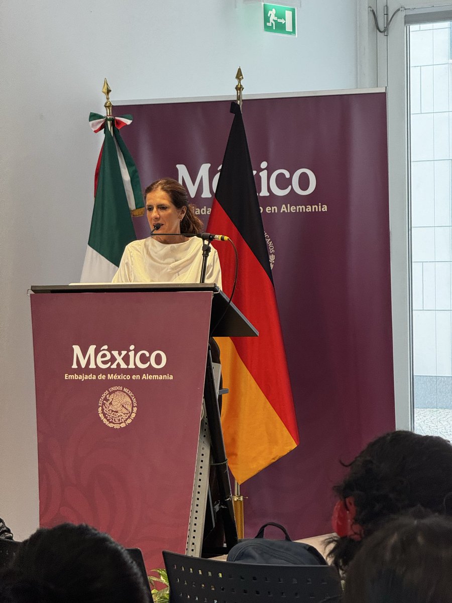 Frauenalia_gUG's tweet photo. Hoy la #VAF ofrece Taller de Finanzas, expertos nos guían para crear un plan de gastos e inversiones para vivir mejor en Alemania. Gracias @EmbaMexAle por abrir este valioso espacio. @vcalva @PacoQuiroga @ErasmoLaraC @IME_SRE https://t.co/XhyGkg5hOV