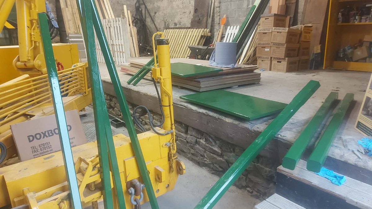 castletown_imr's tweet photo. Continuing works by the 𝘍𝘳𝘪𝘦𝘯𝘥𝘴 𝘖𝘧... volunteer group ahead of the erection of more new signage as this project nears fruition #iomrailway #heritage #steam #nostalgia #greatphoto #Castletown #IsleofMan #volunteers #wronggreen #ohdear #progress #signage #nevergivein #lolz https://t.co/pbfqhDHU4K