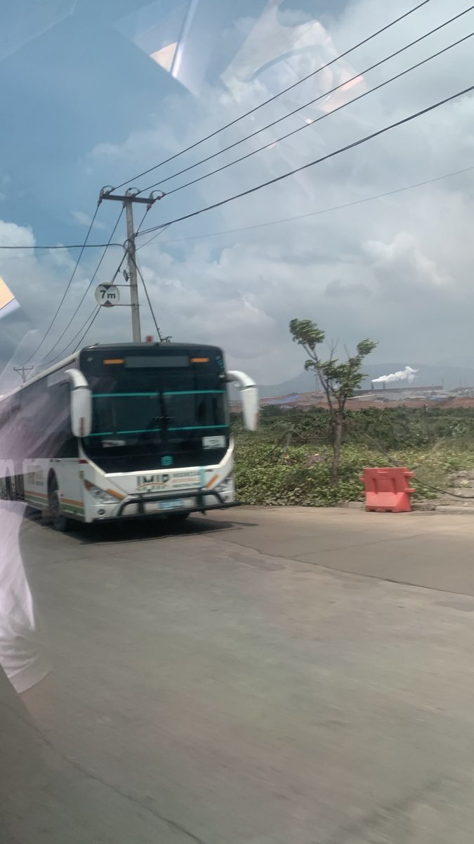 eryuzai's tweet photo. Melihat Bus Cyna impor langsung (CBU/Complete Built Up) tapi bukan di Jakarta dan tidak ditemukan di jalan umum 😁 https://t.co/fPmUUckz4D