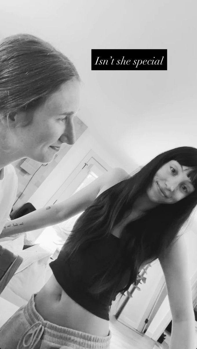 beni_st4r's tweet photo. KATIE’S HAPPY BDAY STORIES TO RILEY AWW MY PARENTS https://t.co/krZjk7bb3G