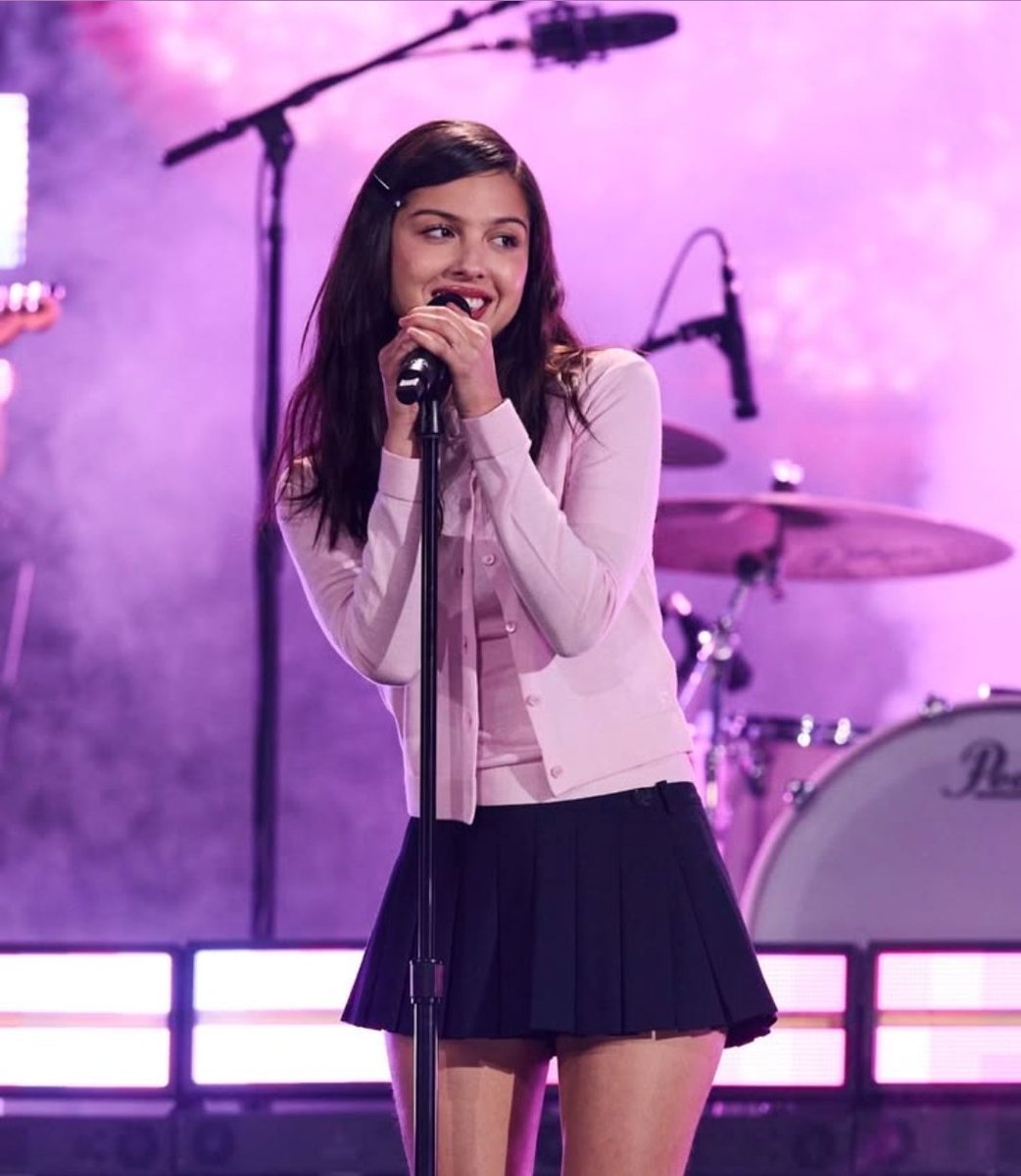 singular_maya's tweet photo. Y'all I'm so lucky to have the same bday as Olivia Rodrigo even though I'm 3 years younger than her I'm still so lucky to share smth related to her as my favorite singer! https://t.co/LrQzfRbfcB