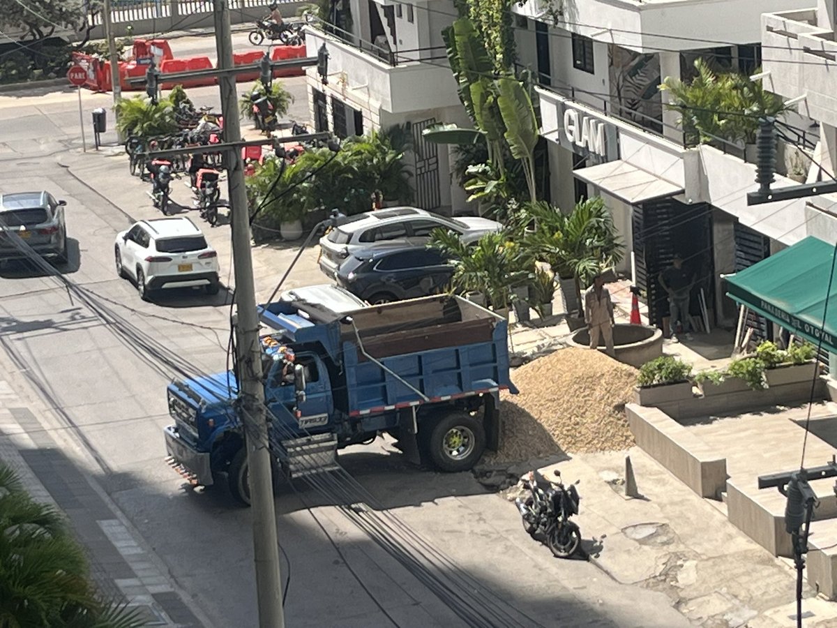 31416mp's tweet photo. Bocagrande fuera de control en construcción, edificios sin permisos ni avisos de curaduría y nadie que responda! Gracias a Dios en Cartagena no tiembla  @gepmcartagena @GEPMCtg @dumek_turbay @AlcaldiaCTG https://t.co/RoKC8lHR4G