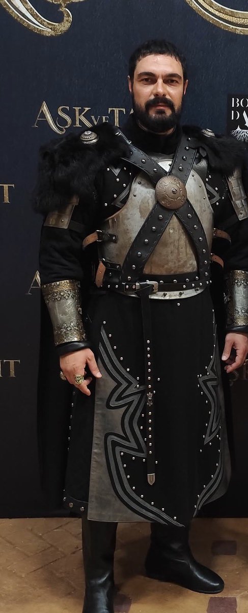aronmusiic's tweet photo. The king of charisma is back! 
Halil Ibrahim Ceyhan is about to make a splash in Aşk ve Taht with his brand new character, Andreas. The warrior outfit suits him perfectly, don't you think? #HalilİbrahimCeyhan #AşkVeTaht 
#Andreas https://t.co/o0S6xb2dSd