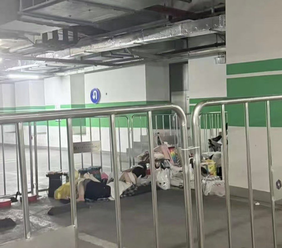 MariFan12_58's tweet photo. @WYBSOURCES @wyb_85c There are very unpleasant images of those people sleeping lying in the basement…🤮Dirty. https://t.co/MVtzwO5z2g