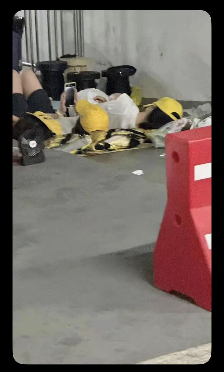 MariFan12_58's tweet photo. @WYBSOURCES @wyb_85c There are very unpleasant images of those people sleeping lying in the basement…🤮Dirty. https://t.co/MVtzwO5z2g