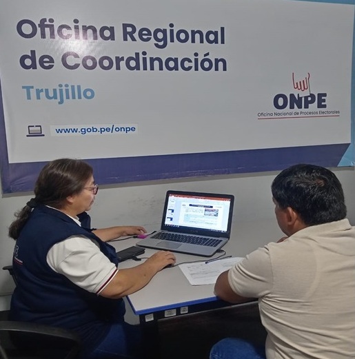 ONPE_oficial's tweet photo. #ONPEenRegiones | Nuestra #ORCTrujillo capacitó a candidatos y personera legal de partidos políticos sobre la presentación de información financiera de campaña de las Elecciones Regionales y Municipales 2026. #ERM2026 https://t.co/jRKHeEAlWQ