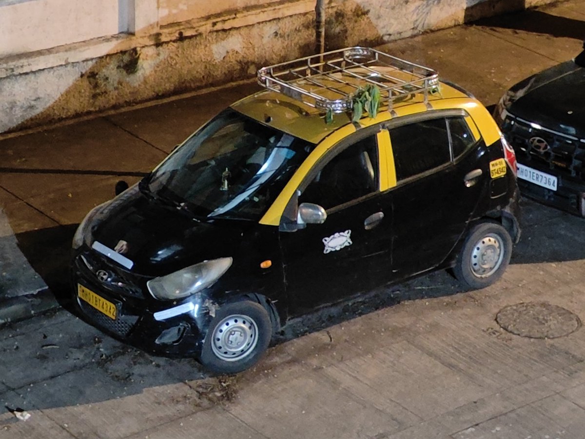arjunpancholi's tweet photo. Taxi kaali peeli is parked since 2 days, they have made taxi parking stand at prime location. It's a nuisance. Dr kashibai navrange marg, new gamdevi, mumbai 400007. @Dev_Fadnavis @MTPHereToHelp @MumbaiPolice @GamdeviPS @mieknathshinde https://t.co/81X0TbXovf