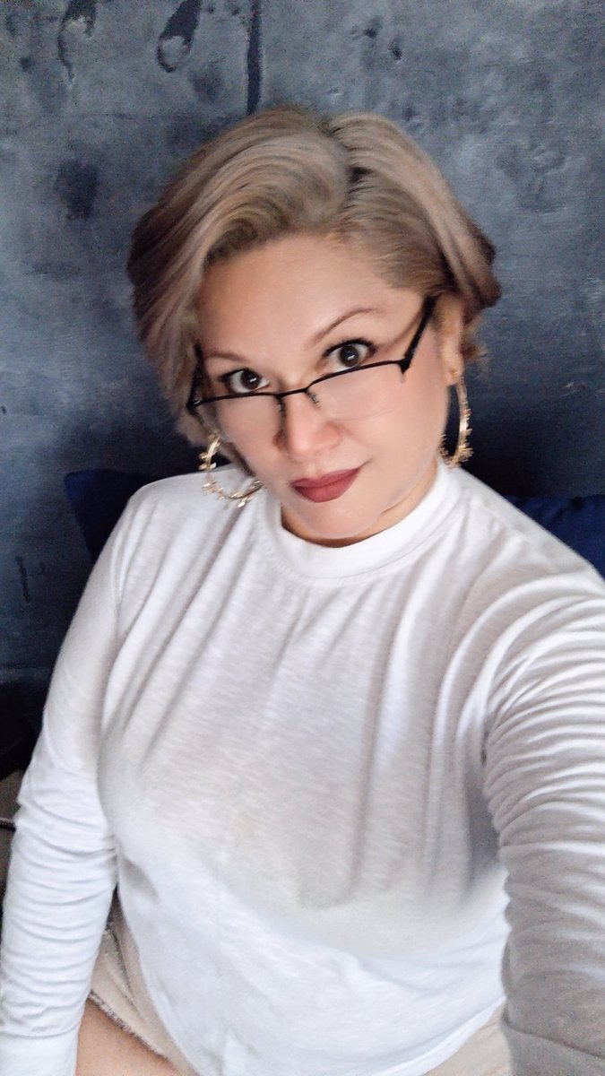 Patrik_Du05's tweet photo. Buen dia, que tal amanecieron aqui en En Salvador amaneció opaco rico clima fresco. Cual maquillaje se ve mejor 🙏 ayúdenme, el de chica buena oh atrevida ?? 🤭🤭🤭❤️🙏 https://t.co/kfrEplquH6